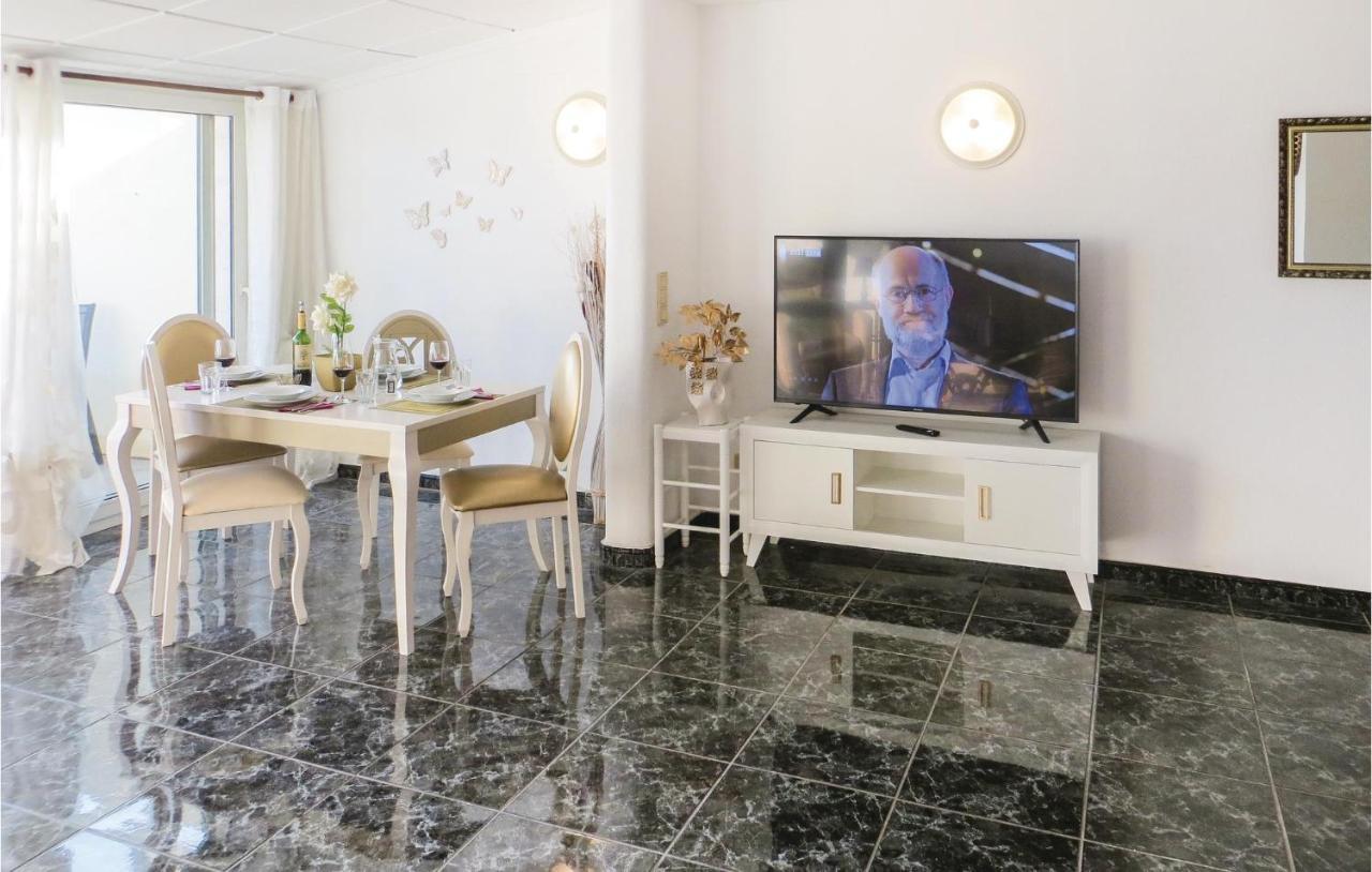 2 Bedroom Stunning Apartment In Torrevieja Exterior foto
